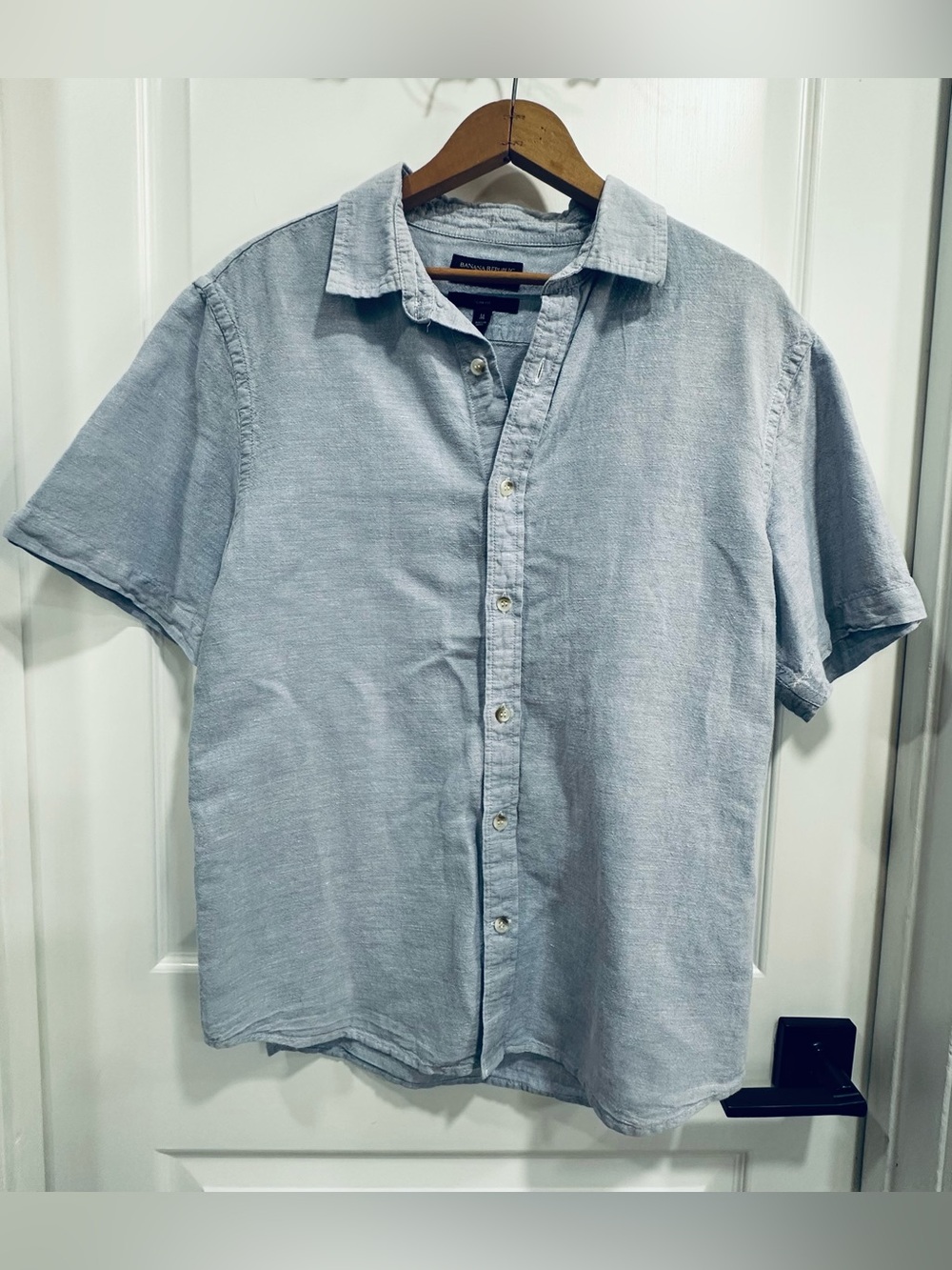 Banana Republic Men’s Light Blue Linen Short-Sleeve Button-Up Shirt Medium
